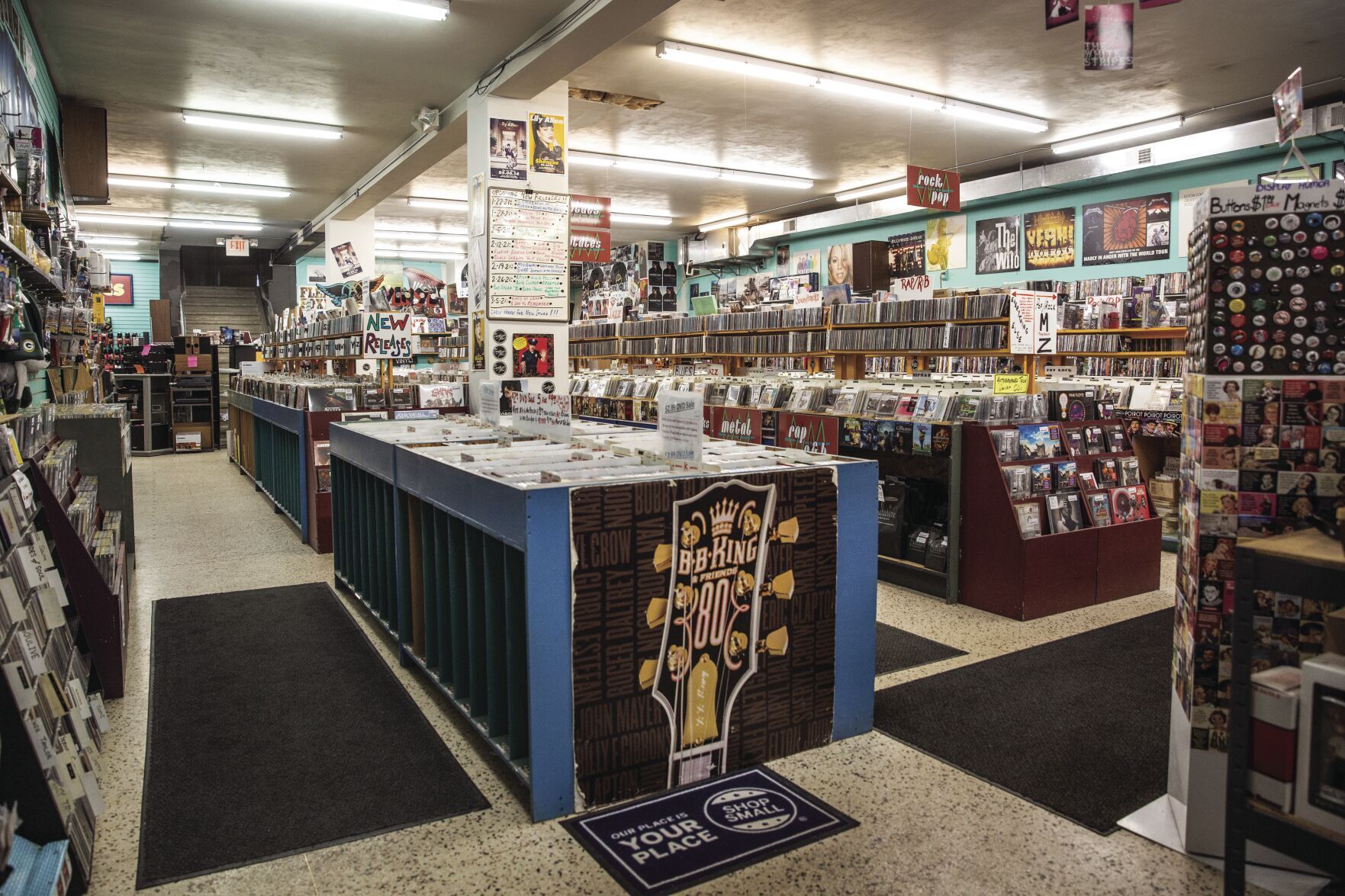 2021.01.26_Dierbeck_FE_RetroMKE_RecordStore-Final_2.jpg